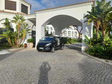 Privater Fahrer von Sevilla nach Algarve mit einem 8-sitzigen Minibus