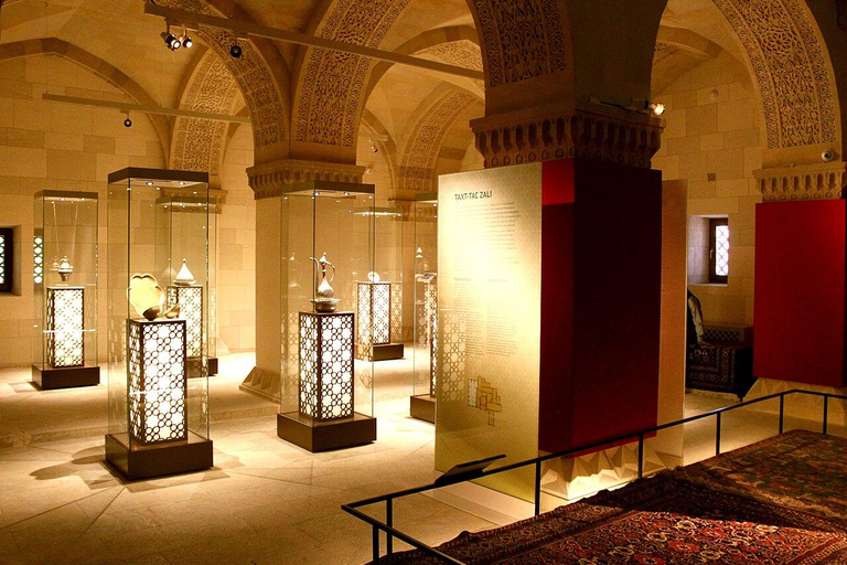 Baku: Old City Guided Walking Tour Baku Old City with professional guide group & private tour