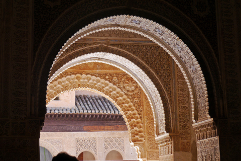 Granada: Alhambra with Nasrid Palaces Audio-Described Tour Granada: Alhambra and Generalife Audio-Described Tour