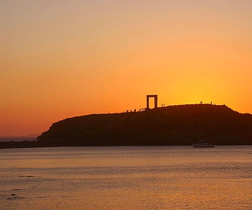 Crucero al atardecer desde la isla de Naxos