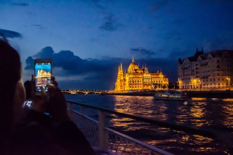 Budapest: crucero turístico nocturno y prosecco ilimitado