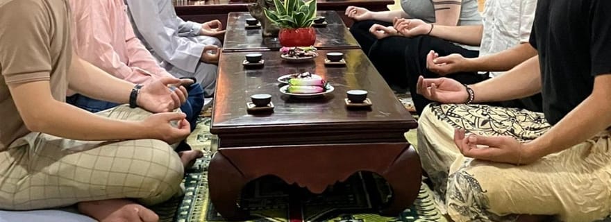 Retraite à Hue : Thé et méditation avec repas végétarien