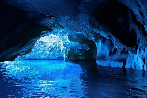 Kotor: excursión en lancha motora con visita a la Cueva Azul y la bahía de BokaKotor: excursión privada en lancha rápida con visita a la Cueva Azul y la bahía de Boka