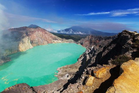 Excursión de senderismo al cráter Ijen desde Bali o BanyuwangiDesde Banyuwangi Excursión de senderismo al cráter de Ijen