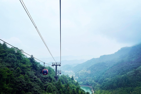 Zhangjiajie: Tianmen Mountain Group Tour with Cable Car Ride Big Group Tour (40 people)