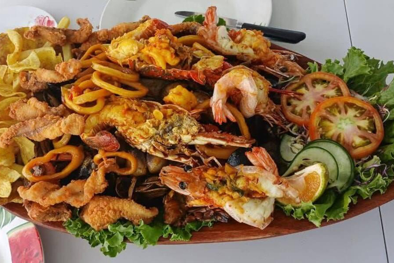 Seafood Gastronomic Tour to the Floating Restaurant of Puntarenas by boat