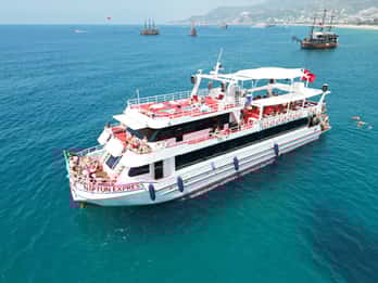 From Alanya: Boat Tour with Unlimited Soft Drinks and Lunch