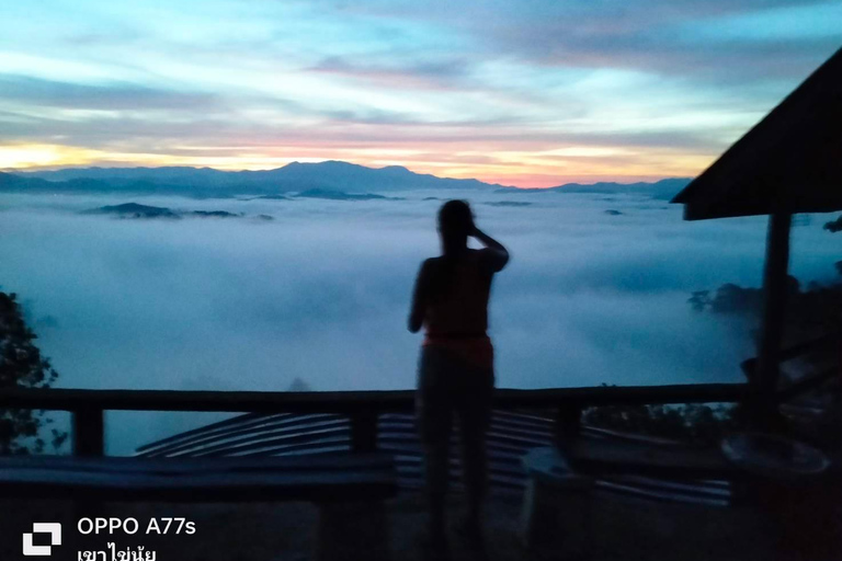 Khao Lak: Mistzee op heuvel &amp; Zonsopgang bij Khao Khai Nui