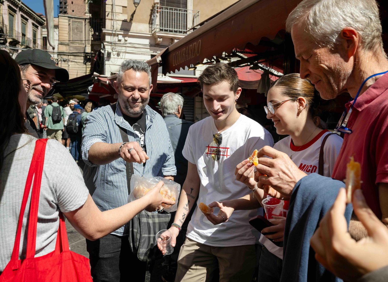 Den originale streetfood- og markedstur med lavagrotte