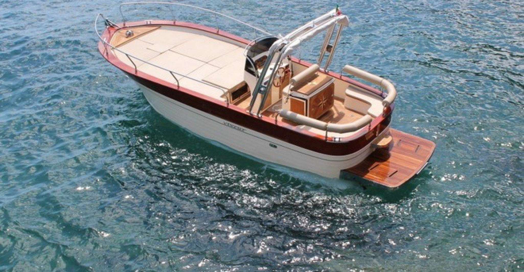 Procida, passeio de barco com paradas de natação e fotos subaquáticas - Housity