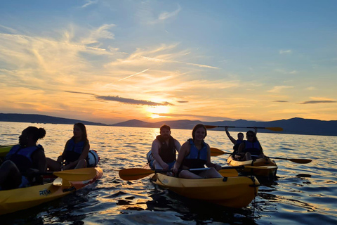 Split: Guidad havskajakpaddling och snorkling i solnedgången med vin