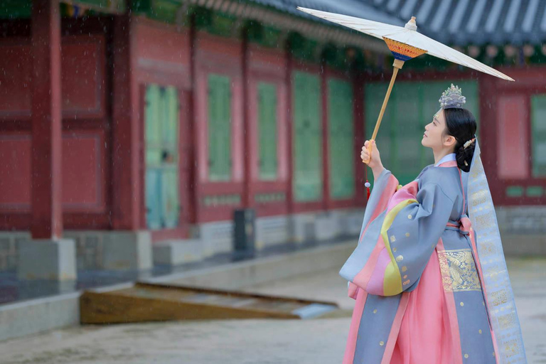 Royal Hanbok Dress-Up & Professional Photoshoot Experience