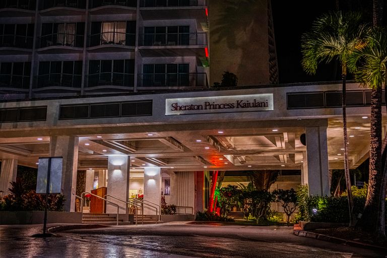 Waikiki Ghosts Boos and Booze Nawiedzony Pub Crawl