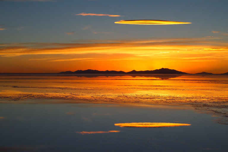 PUESTA DE SOL Y ESTRELLAS EN UYUNIGRUPO COMPARTIDO: ATARDECER Y ESTRELLAS EN UYUNI