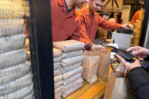 Istanbul: Taste of Turkey with Europe & Asia by Ferry Tour en Español