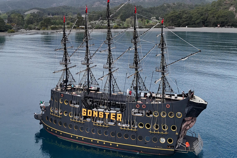 Gonster: gita in barca dei pirati all-inclusive con trasferimentoTour in barca dei pirati tutto compreso con incontro al porto di Kemer