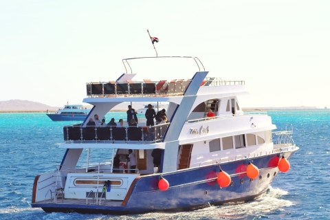 Hurghada: Wybierz się luksusowo do zatoki Orange z nurkowaniem i lunchemHurghada: Luksusowy jacht do zatoki Orange z nurkowaniem i lunchem