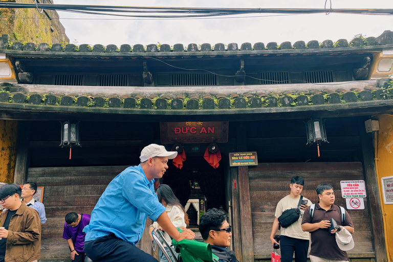 Hoi An Old Town Walking: Trader's Old House & Photo Spot