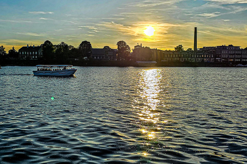 Riga: Bootsfahrt auf dem Rigaer Kanal und dem Fluss Daugava bei Sonnenuntergang