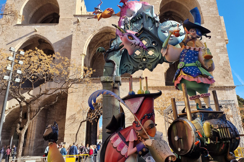 Valencia: Wandeltour van het Fallas FestivalFallas Festival Wandeltour