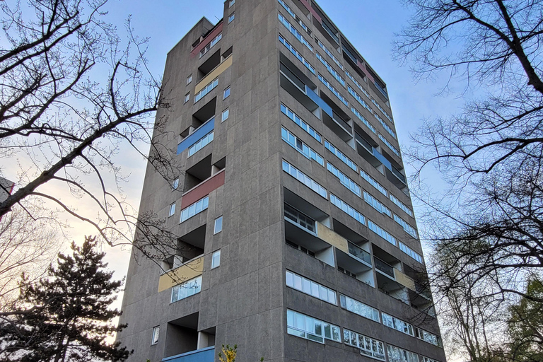 Berlin: Modernist Architecture Tour in the Hansaviertel Berlin: Walking Tour through the Hansaviertel