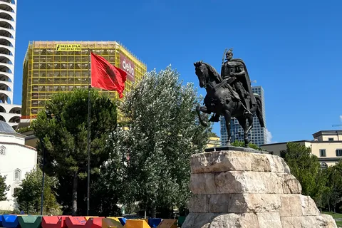 Tirana: Express Walking Tour with a Guide