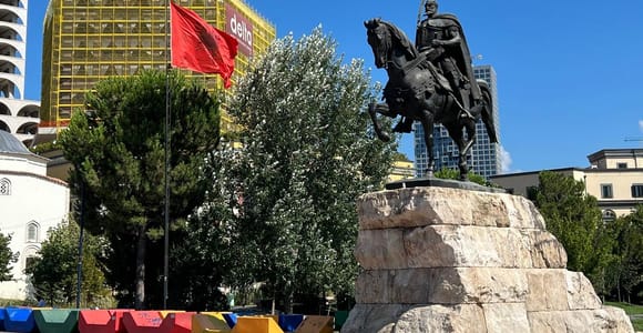 Tirana: Express Walking Tour mit Guide