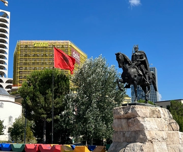 Tirana: Express Walking Tour with a Guide