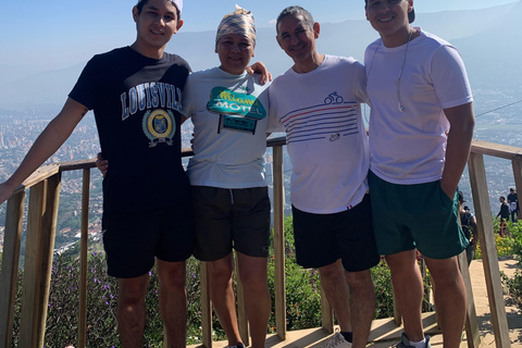 MEDELLÍN: Wandelen naar de wolken: ontdek de Cerro de las 3 Cruces (heuvel met 3 kruizen)