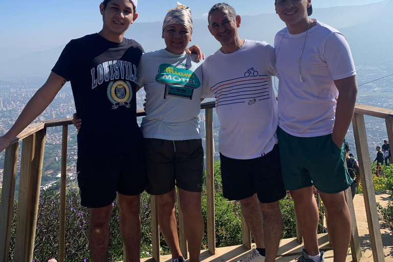 MEDELLÍN: Wanderung zu den Wolken: Erkunde den Cerro de las 3 Cruces (3-Kreuze-Berg)