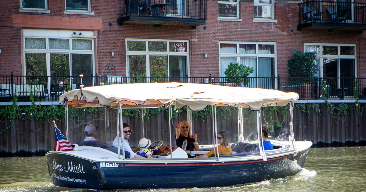 プライベートボートツアーで巡るシカゴ川の建築と歴史 GetYourGuide