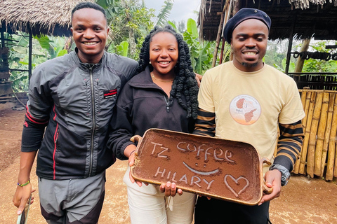 Arusha/Moshi: Cachoeira Materuni, Tour do Café e TermasSÓ CASCATAS DE MATERUNI + PASSEIO DE MOTORINA COM CAFÉ