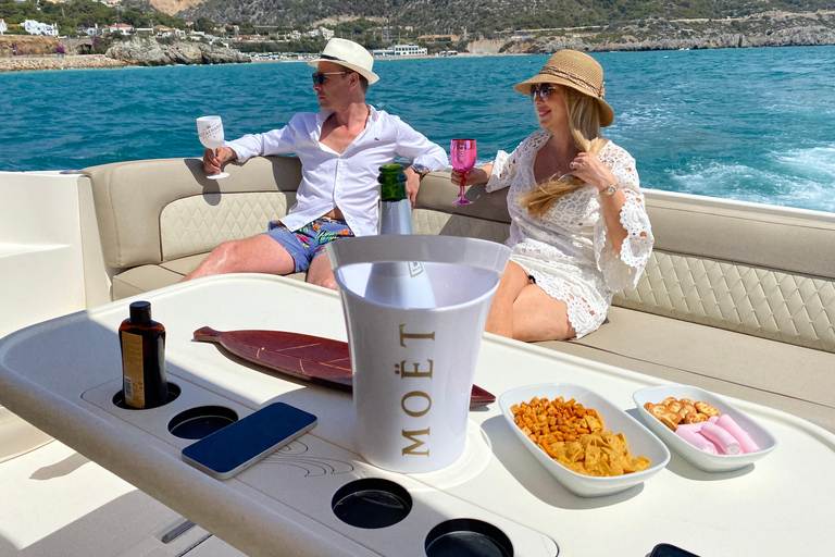 Gran Canaria: Private yacht excursion with beverages, lunch and snorkeling Gran Canaria: Private yacht excursion with beverages, lunch and snorkeling