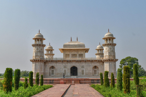 From Delhi: Taj Mahal & Agra Day Trip by Gatimaan Express 2nd Class Train with Car and Guide