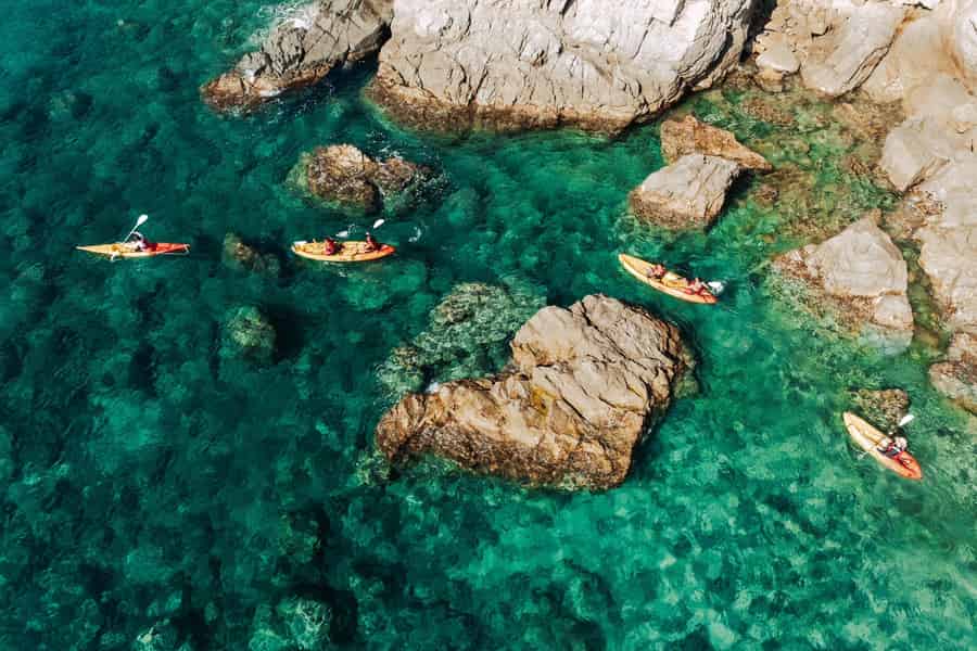 Kajak & Paddle an der Costa Brava Entdecken Sie die Buchten von Tossa de Mar. Foto: GetYourGuide Kajak & Paddle an der Costa Brava Entdecken Sie die Buchten von Tossa de Mar. Foto: GetYourGuide