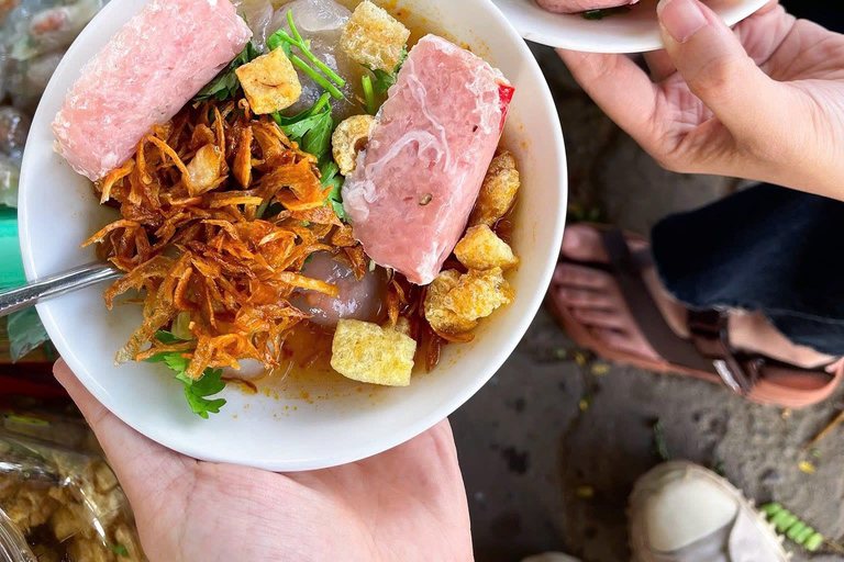 Hue: Night Street Food Tour by Cyclo with a Local Guide