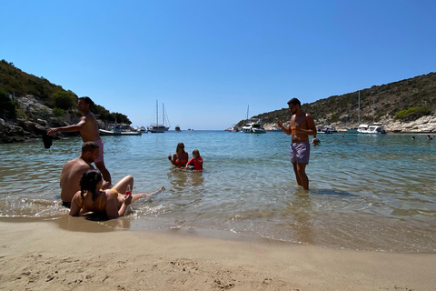 Vanaf Vis: eilandhoppen met strand- en grottenstopsEilandhoppen vanaf Vis met tussenstops in grotten