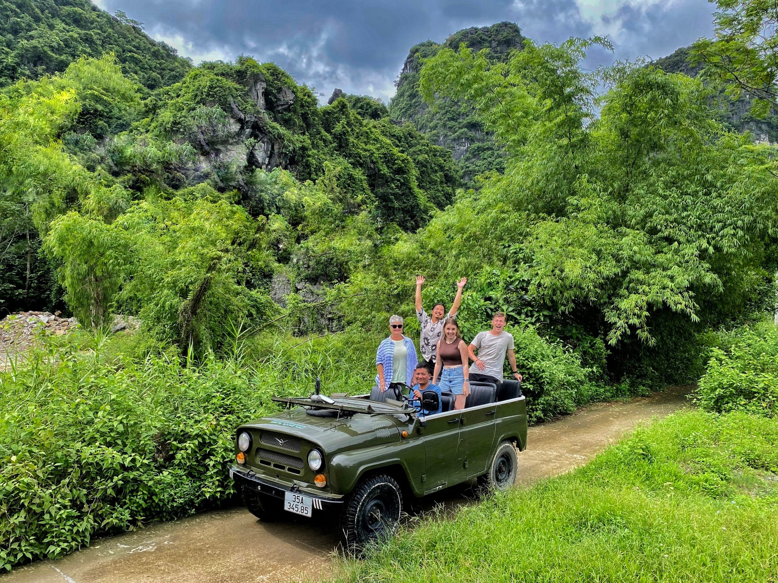 Ninh Binh Jeep Touren von Hanoi aus: Jeep + Boot + tägliches Leben