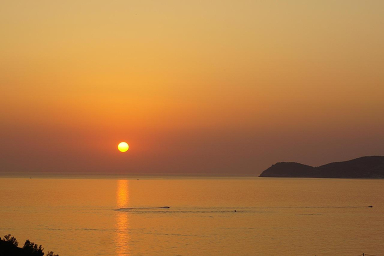 Cruceros al atardecer en catamaránCRUCEROS PRIVADOS AL ATARDECER EN CATAMARÁN