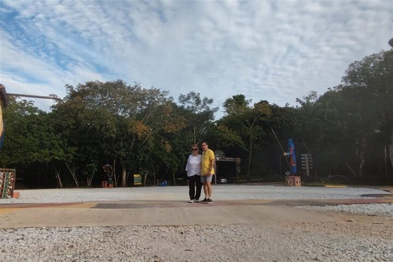 Medellín: Pablo Escobar Hacienda Napoles Full Day Tour