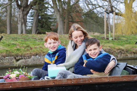 Cambridge: Private Chauffeured Punting Tour