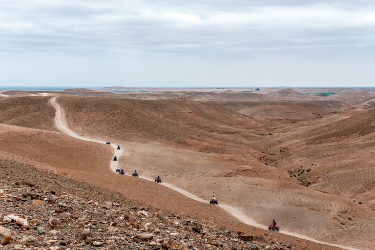 Marrakech: Tour in quad nel deserto di Jbilets con palmeto e piscina