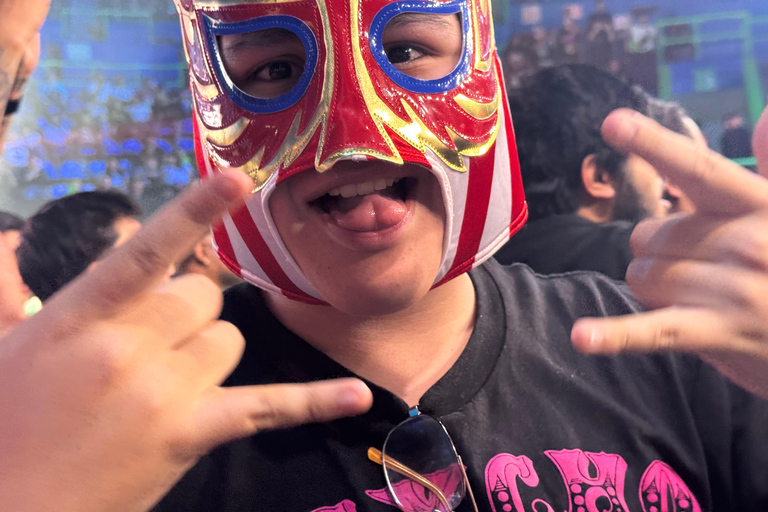 Mexico City:AAA x WWE Lucha Libre Tour with Guide and Ticket Mexico City: Lucha Libre Match with Ice Cream & Guide