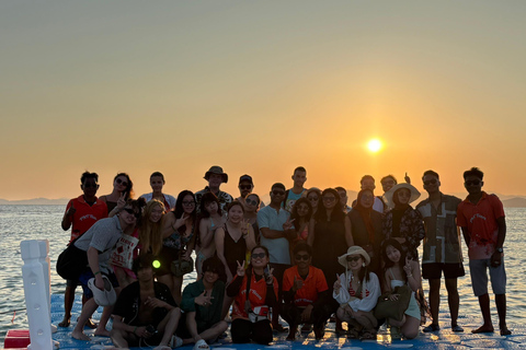 Phuket: Phi Phi Islands Late Departure Tour with Lunch Tour with Shared Hotel Transfer