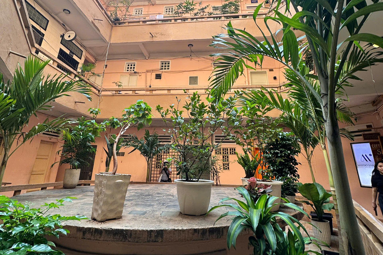 Ho Chi Minh City: Iconic Apartments Walking TourPrivate Tour (Japanese)