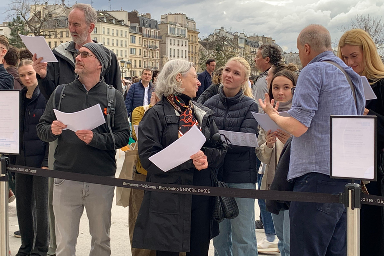 Paris : visite de Notre-Dame et promenade dans l'île de la Cité ou le quartier latinVisite de l'intérieur de la cathédrale Notre-Dame et promenade dans l'île de la Cité