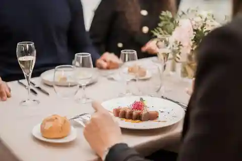 Paris : Christmas Special Lunch Cruise on the Seine River