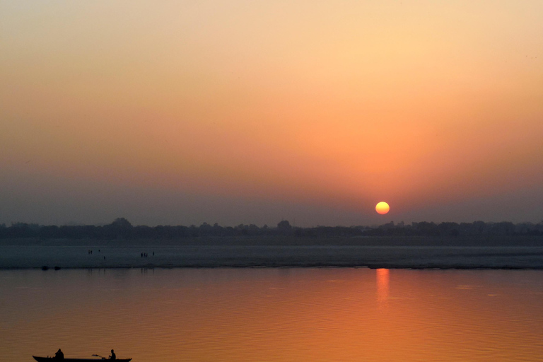 Varanasi: Båttur i soluppgången med Chai &amp; Arti-ceremoniFridfull och vacker båttur i soluppgången