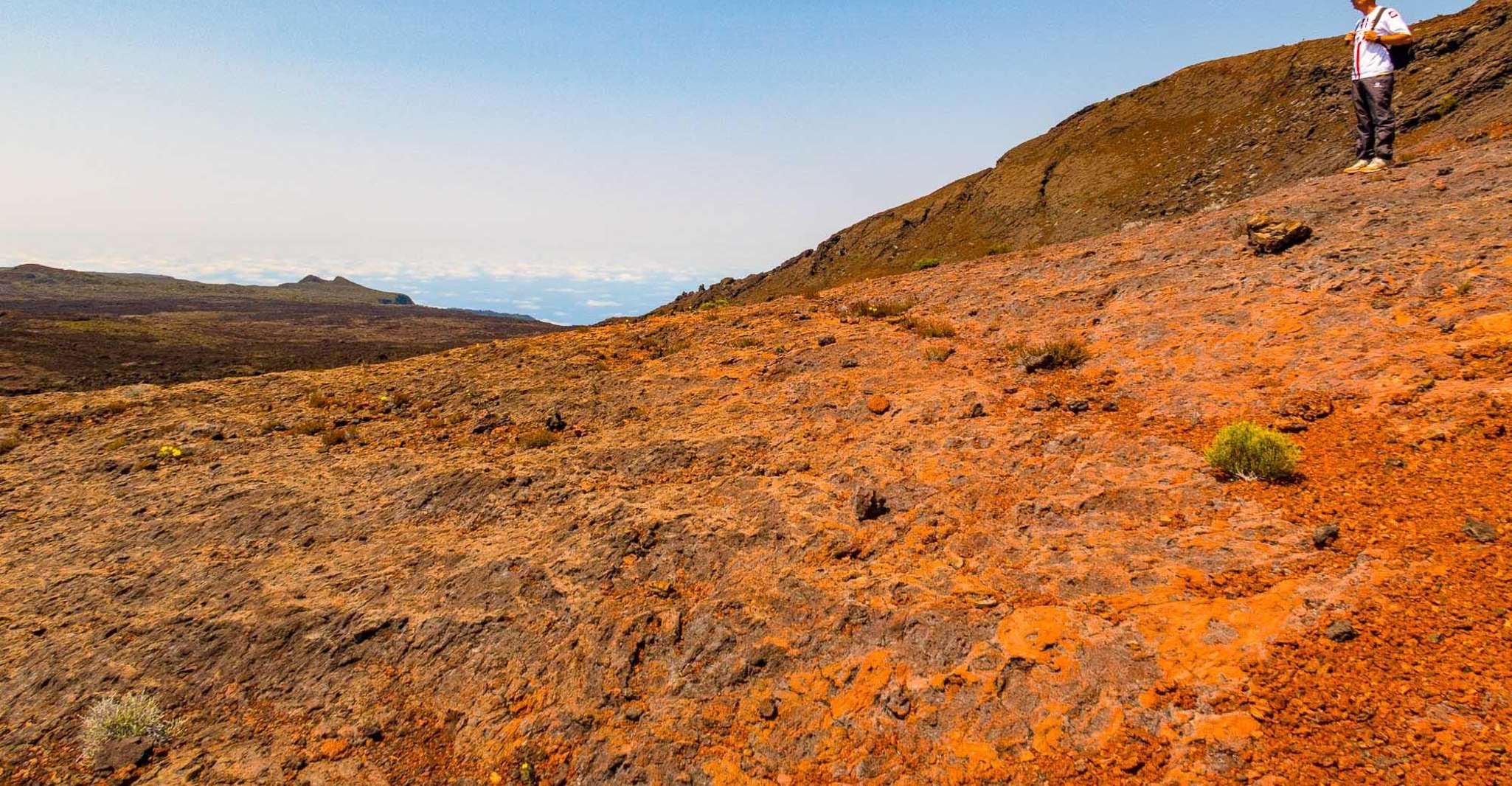 Group hike on the Plaine des Sables, Piton de la Fournaise - Housity