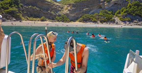 Alcudia: Bootstour zum Strand Coll Baix, zu Meeresgrotten und zum Schnorcheln